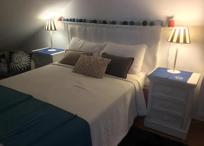 Algarve, Carvoeiro centre-ville, Récent appartement en duplex pour 5 personnes